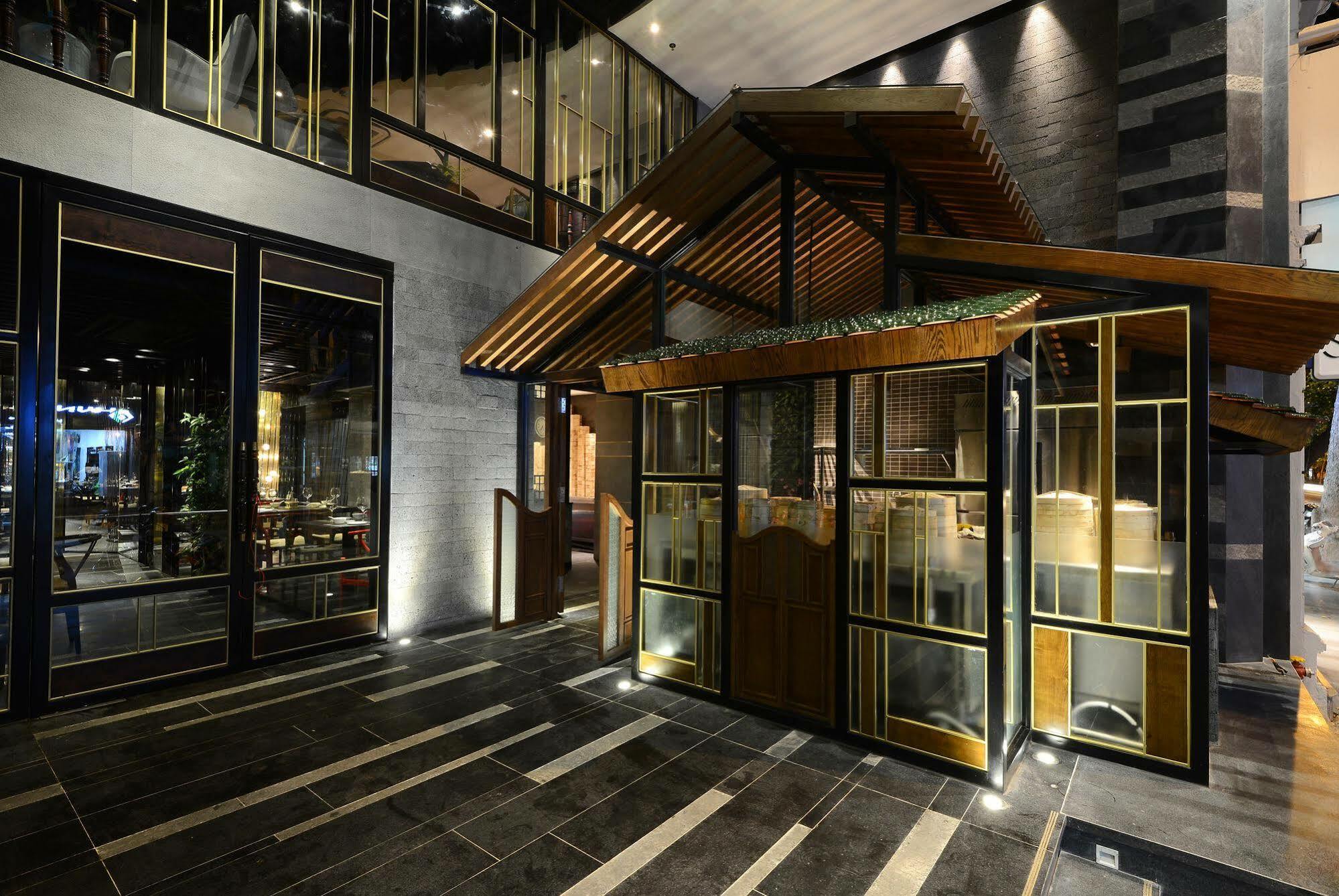 Hotel The Chi Boutique 4*