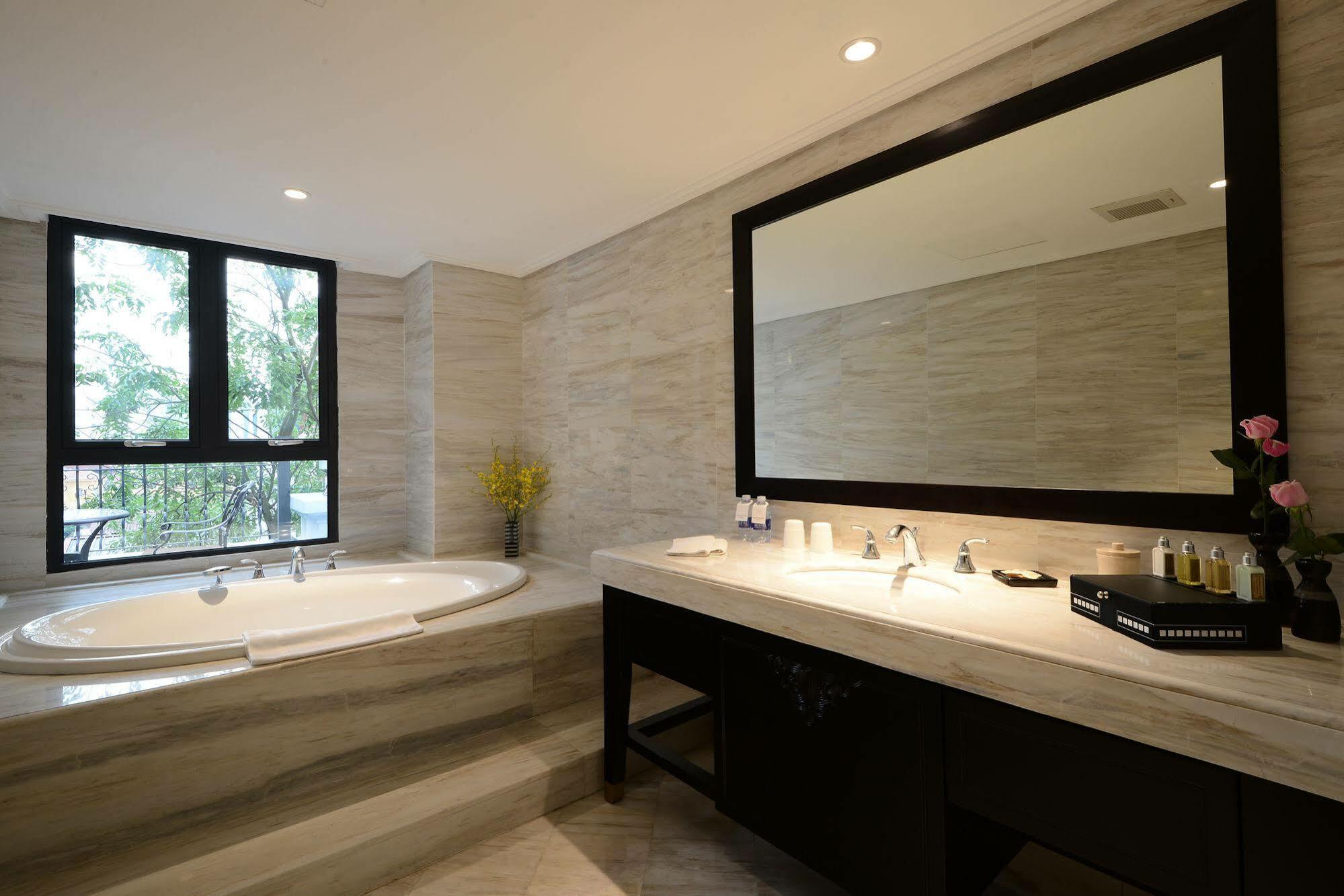 Hotel The Chi Boutique 4*